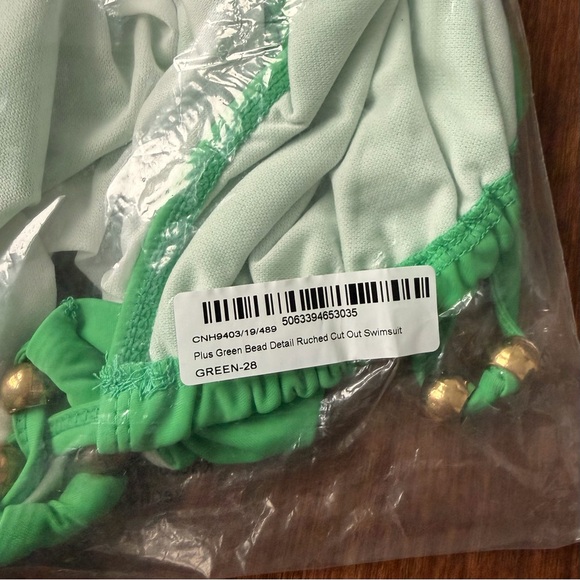 NWT PRETTYLITTLETHING Plus Green Bead Detail Ruched Cut Out Swimsuit - Picture 2 of 5